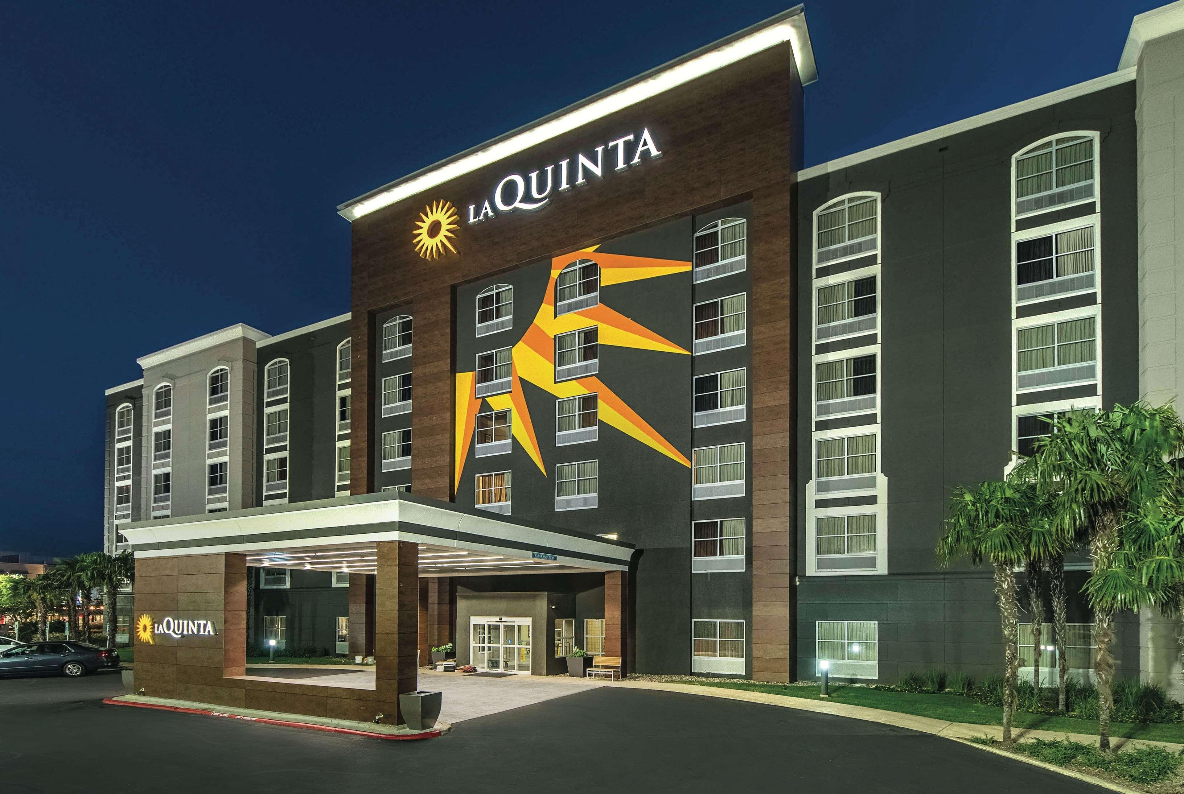 La Quinta Inn & Suites By Wyndham San Antonio Downtown Eksteriør billede