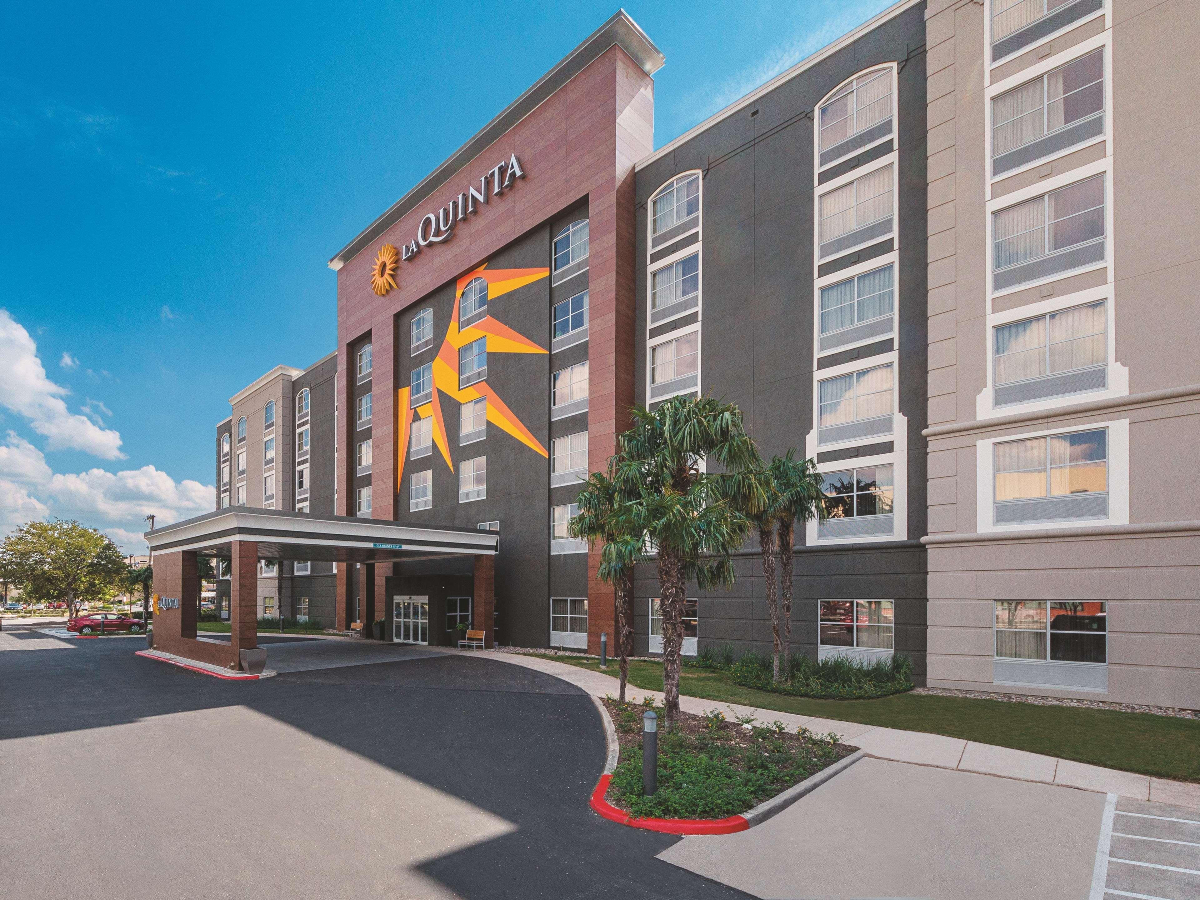 La Quinta Inn & Suites By Wyndham San Antonio Downtown Eksteriør billede
